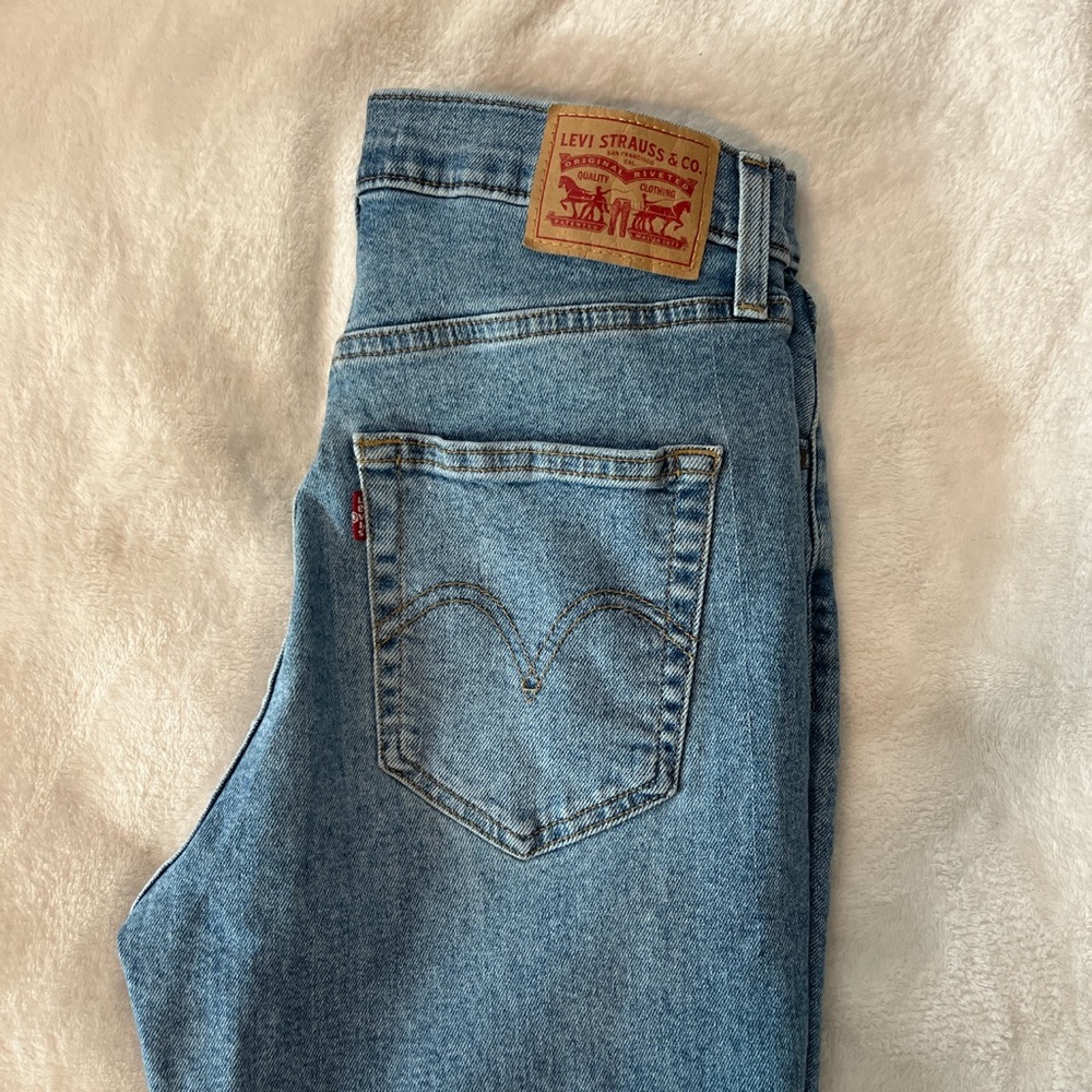 HIGH RISE FLARE LEVIS JEANS 💛 - Picture 4 of 5